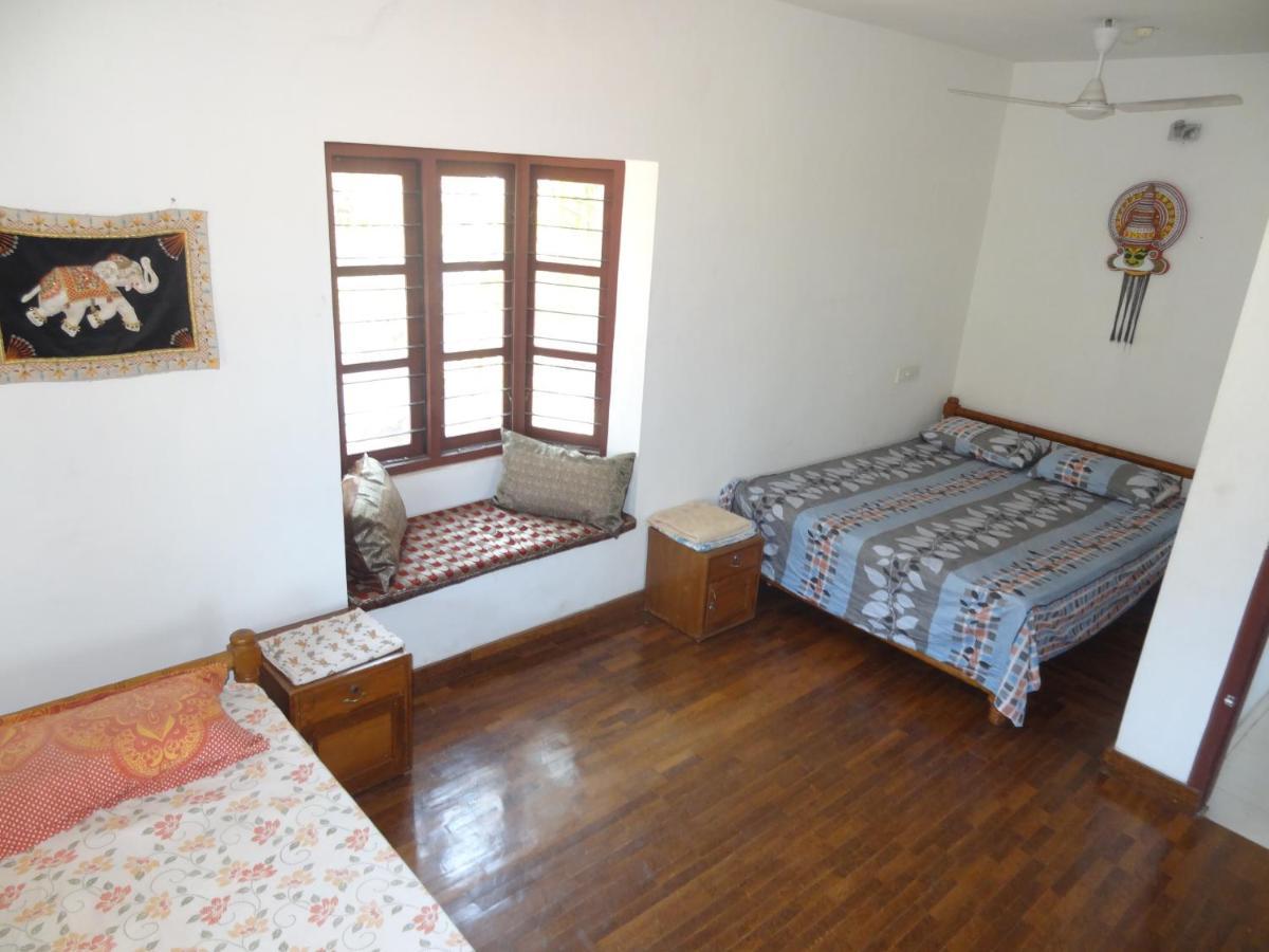 Montecello Hotel Thiruvananthapuram Buitenkant foto