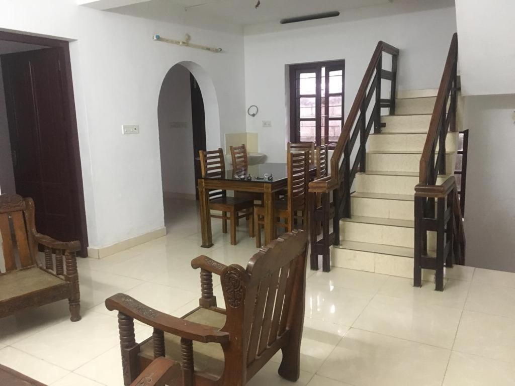 Montecello Hotel Thiruvananthapuram Buitenkant foto
