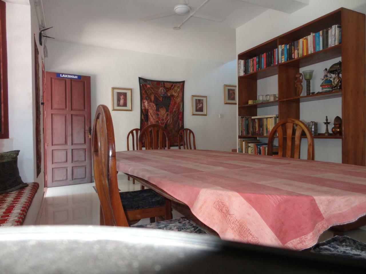 Montecello Hotel Thiruvananthapuram Buitenkant foto